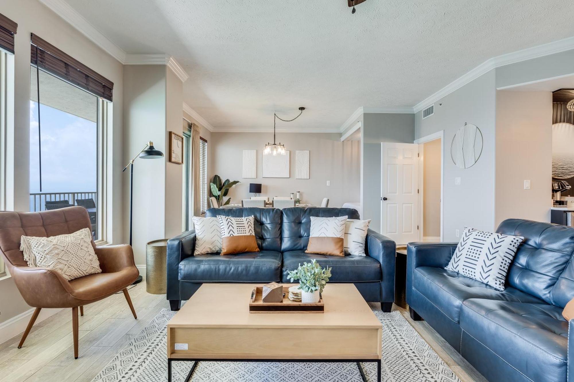 Holiday home Newly Renovated Luxury Ocean Front Condo! Floor With Penthouse Ocean Views! *