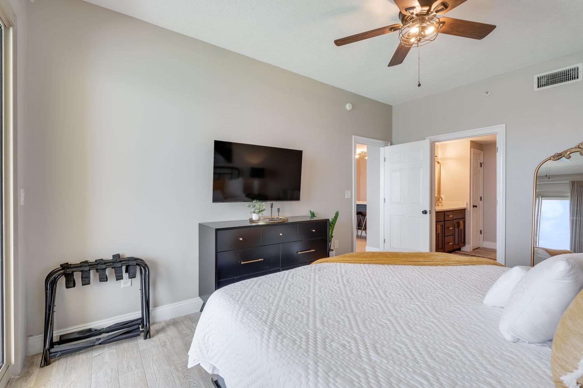 Holiday home Newly Renovated Luxury Ocean Front Condo! Floor With Penthouse Ocean Views! Panama City Beach