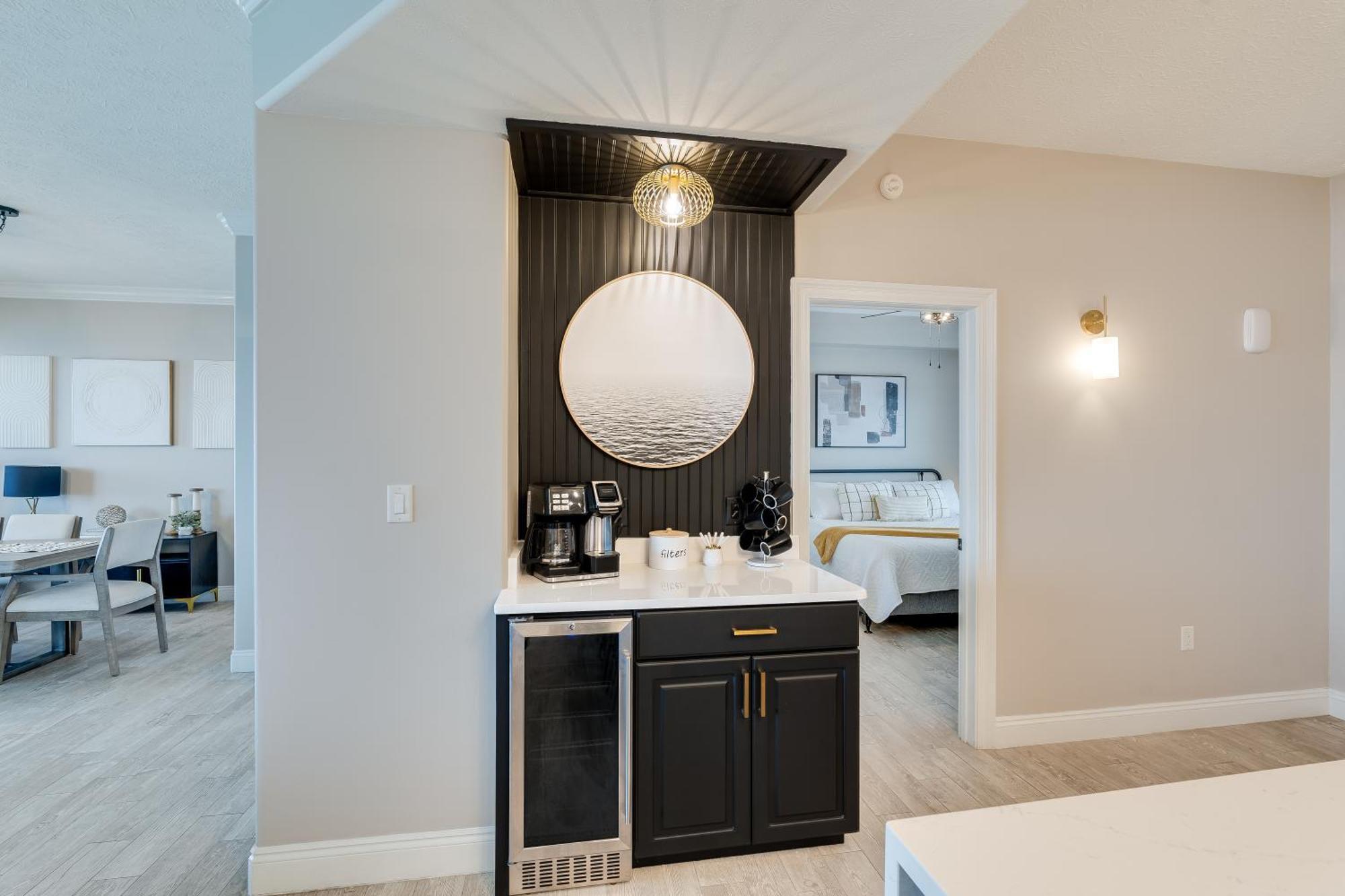 Holiday home Newly Renovated Luxury Ocean Front Condo! Floor With Penthouse Ocean Views!