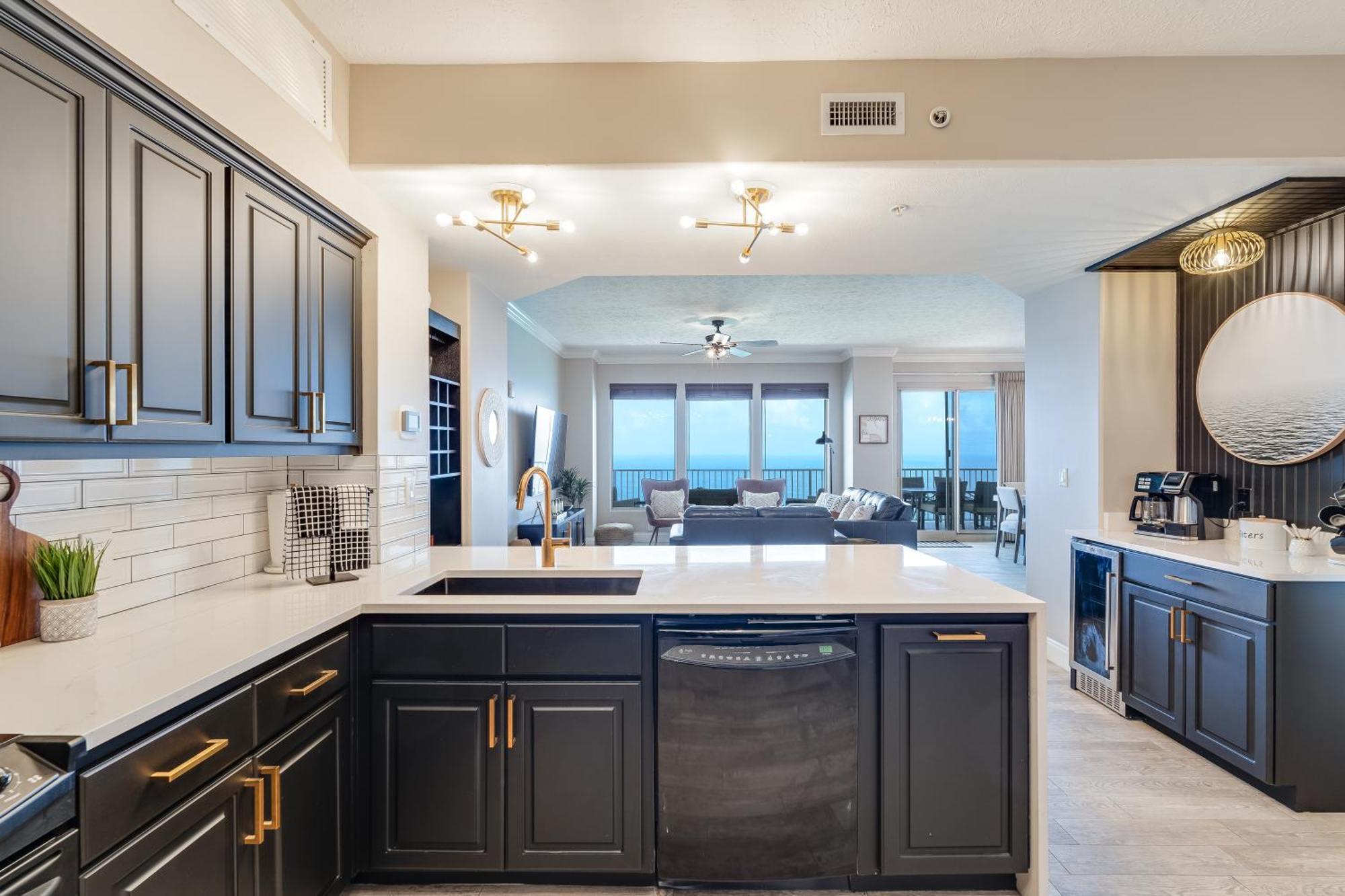 Newly Renovated Luxury Ocean Front Condo! Floor With Penthouse Ocean Views! Holiday home Panama City Beach