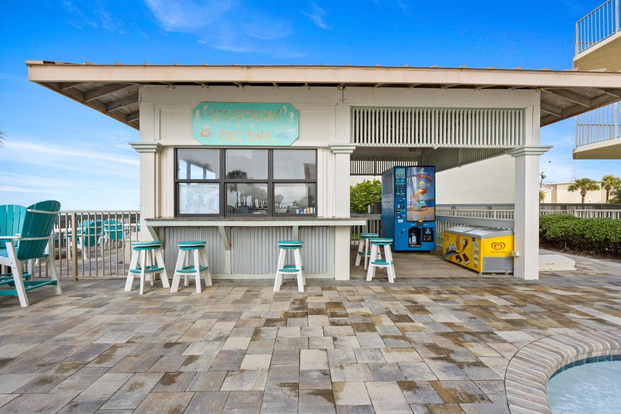 Holiday home Newly Renovated Luxury Ocean Front Condo! Floor With Penthouse Ocean Views!