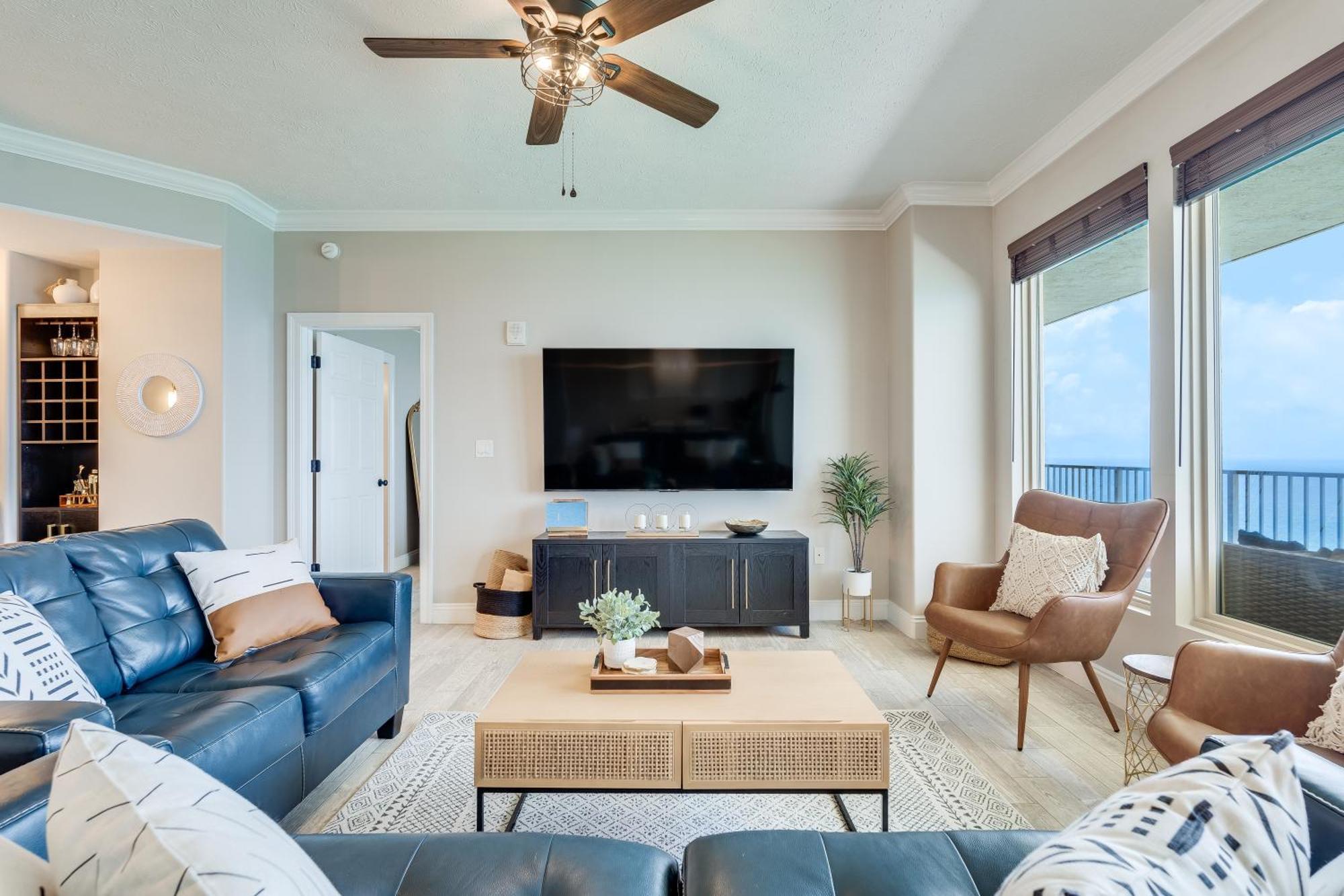 Newly Renovated Luxury Ocean Front Condo! Floor With Penthouse Ocean Views! Holiday home
